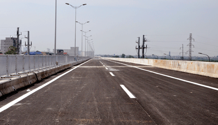 Năm 2017, Đà Nẵng sẽ có tuyến cao tốc chạy 120km/h.  
